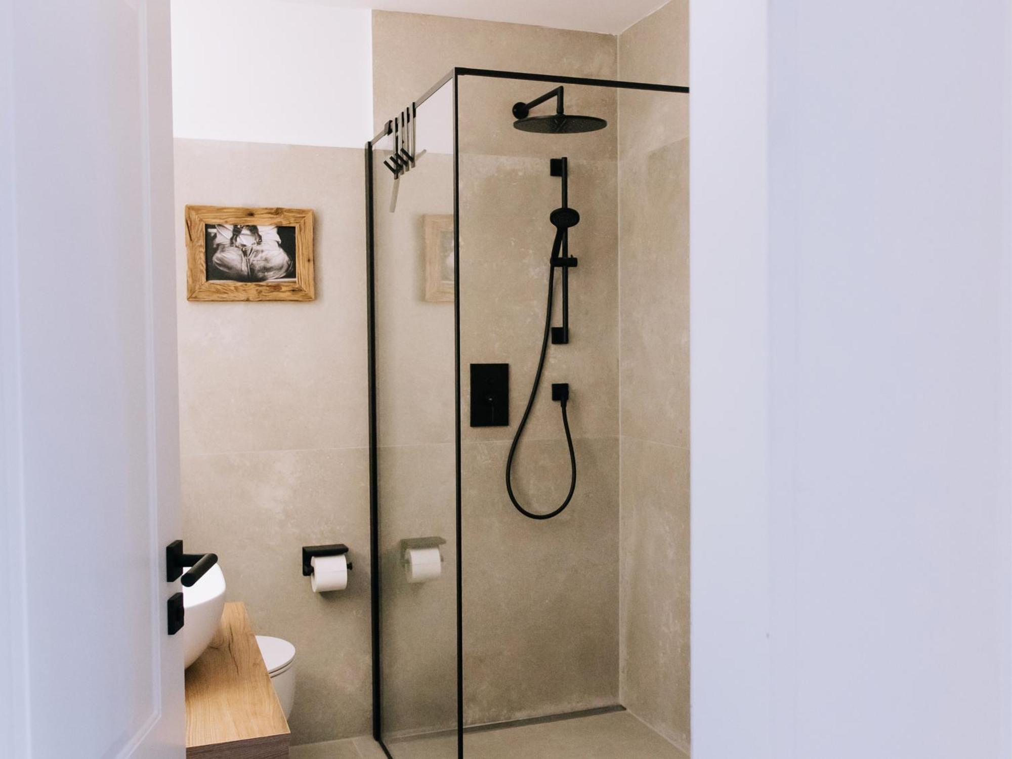 Die Karwendelsuite - 5 Sterne Fewo Mit Bestem Bergblick, Zentrumsnah & Ruhig Gelegen, Familienfreundlich Mittenwald Exteriör bild