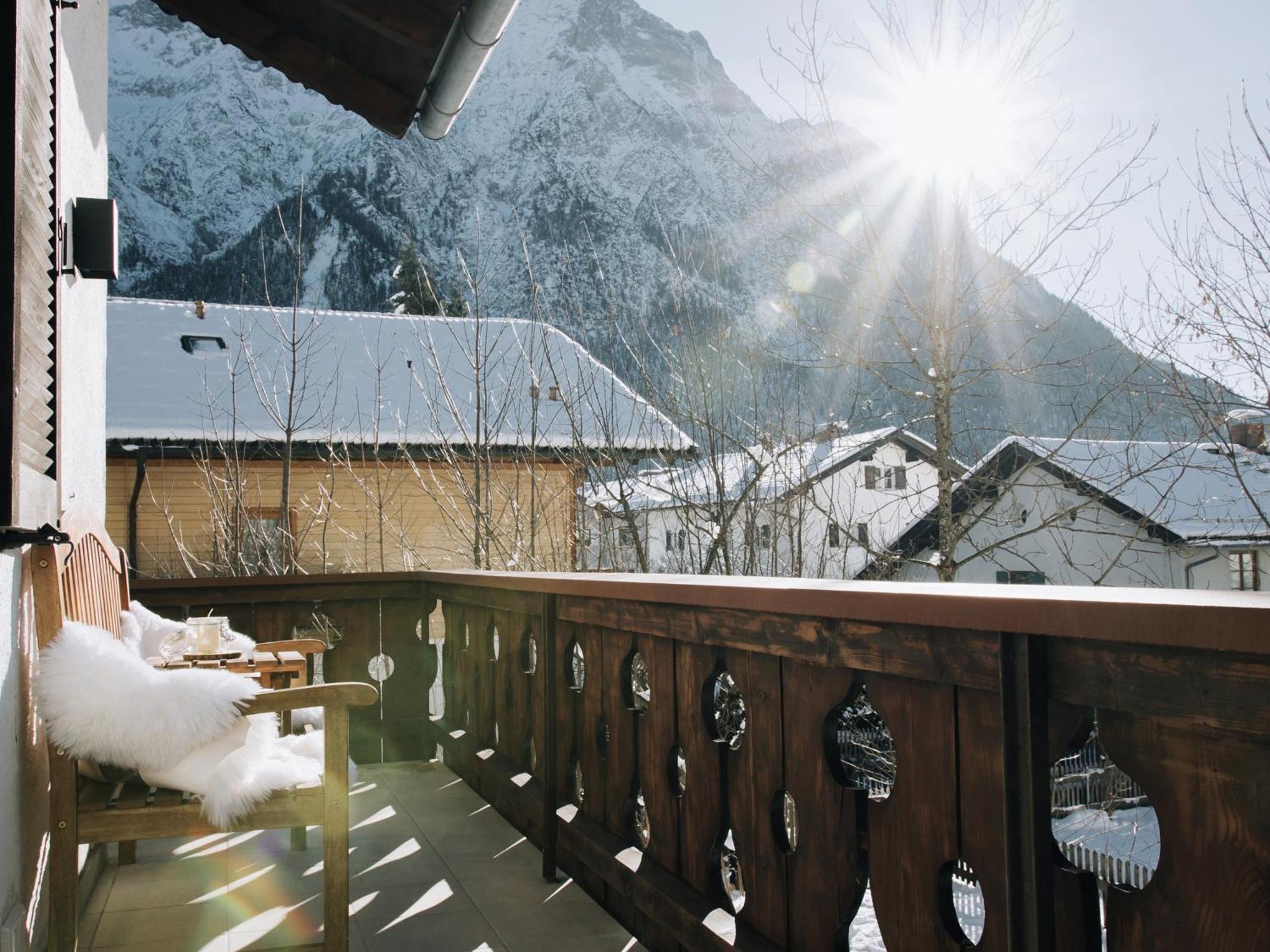 Die Karwendelsuite - 5 Sterne Fewo Mit Bestem Bergblick, Zentrumsnah & Ruhig Gelegen, Familienfreundlich Mittenwald Exteriör bild
