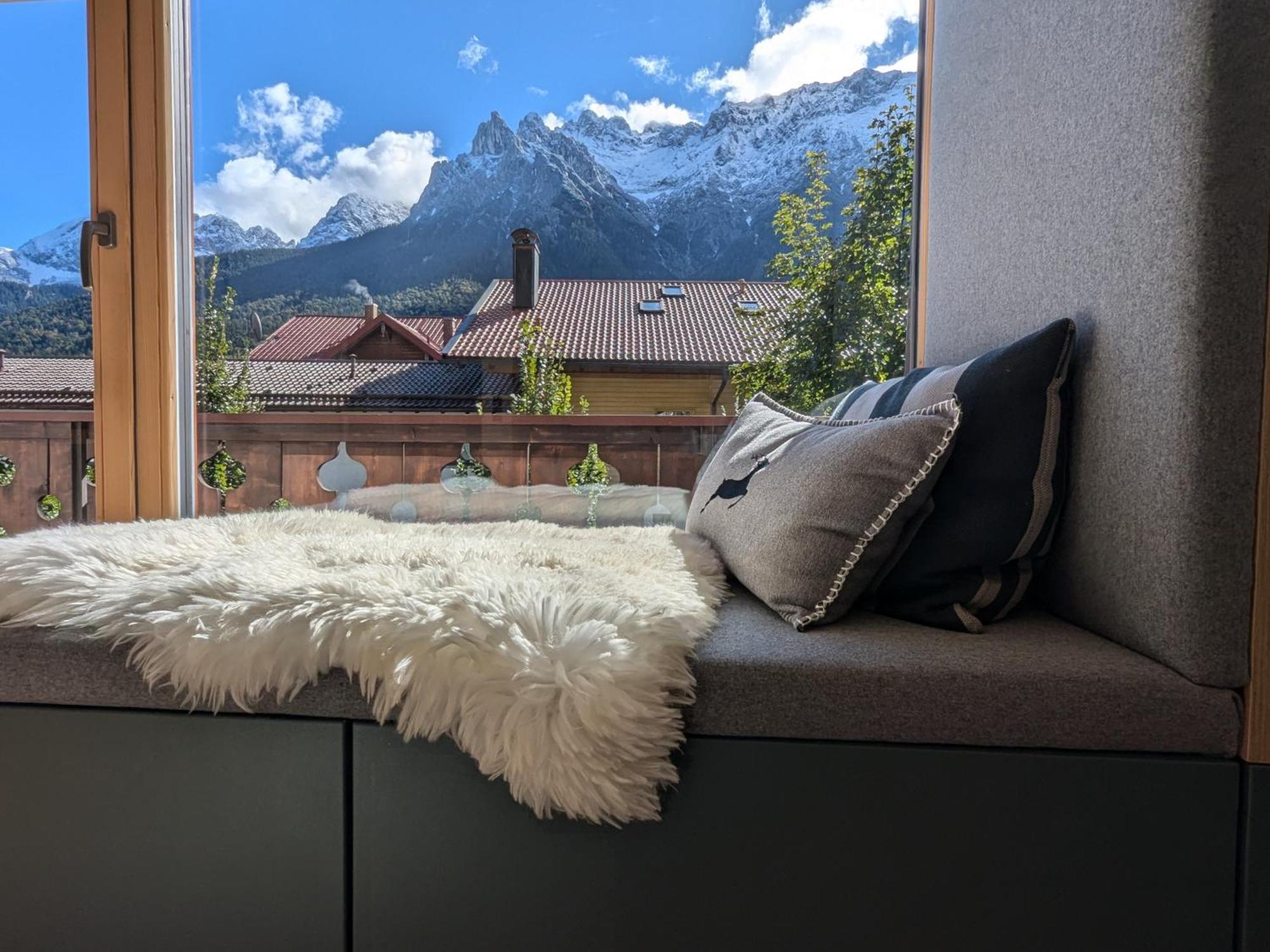 Die Karwendelsuite - 5 Sterne Fewo Mit Bestem Bergblick, Zentrumsnah & Ruhig Gelegen, Familienfreundlich Mittenwald Exteriör bild